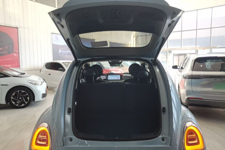 Used ORA Ballet Cat 2022 401 km Nutcracker Edition Trunk