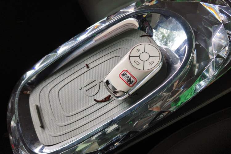 Used ORA Ballet Cat 2022 401 km Nutcracker Edition Vehicle Key