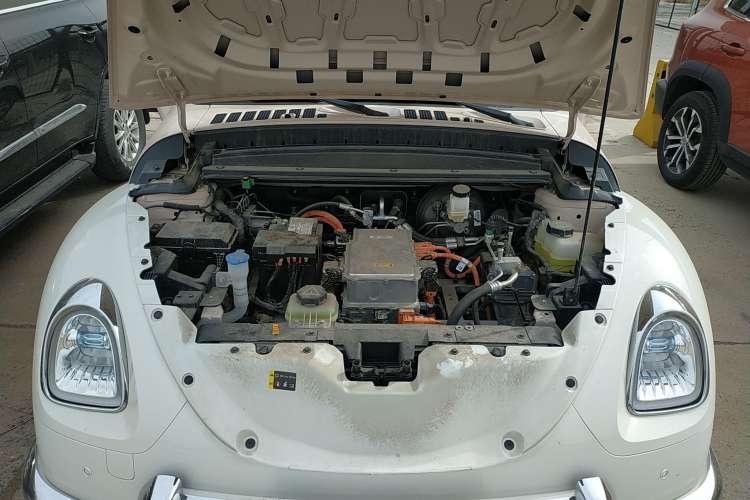 Used ORA Ballet Cat 2022 401 km Nutcracker Edition Engine Bay