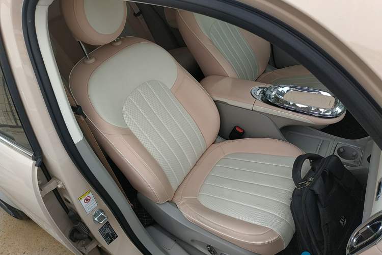 Used ORA Ballet Cat 2022 401 km Nutcracker Edition Right Front Seat