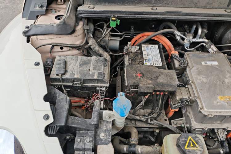 Used ORA Ballet Cat 2022 401 km Nutcracker Edition Engine Bay Right