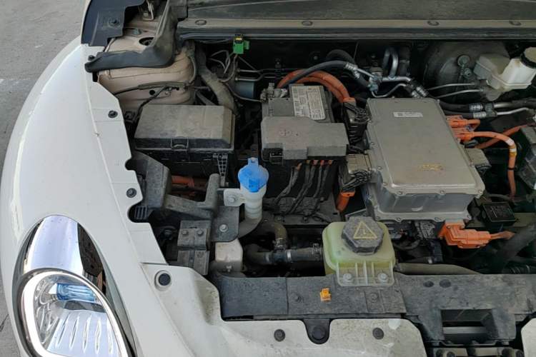 Used ORA Ballet Cat 2022 401 km Nutcracker Edition Engine Bay Right
