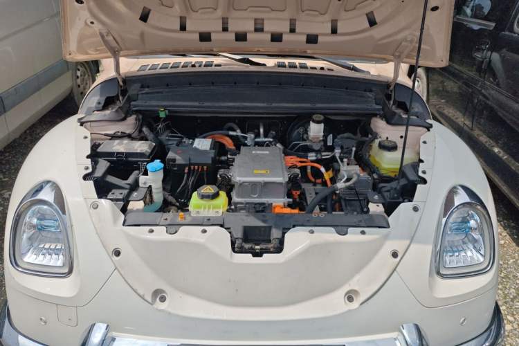 Used ORA Ballet Cat 2022 401 km Nutcracker Edition Engine Bay