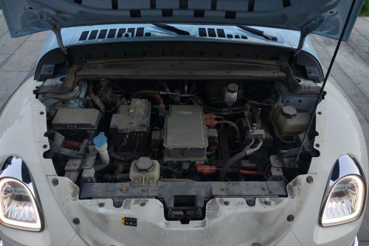 Used ORA Ballet Cat 2022 401 km Nutcracker Edition Engine Bay