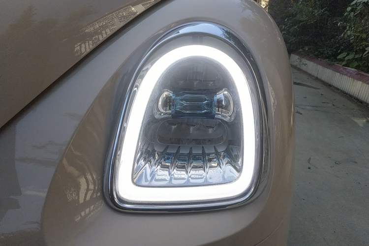 Used ORA Ballet Cat 2022 401 km Nutcracker Edition Left Front Headlight