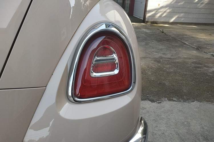 Used ORA Ballet Cat 2022 401 km Nutcracker Edition Right Rear Taillight