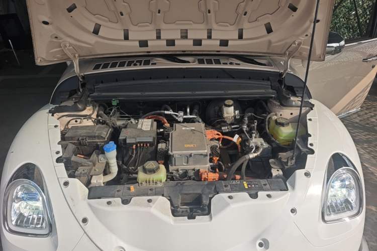 Used ORA Ballet Cat 2022 401 km Nutcracker Edition Engine Bay