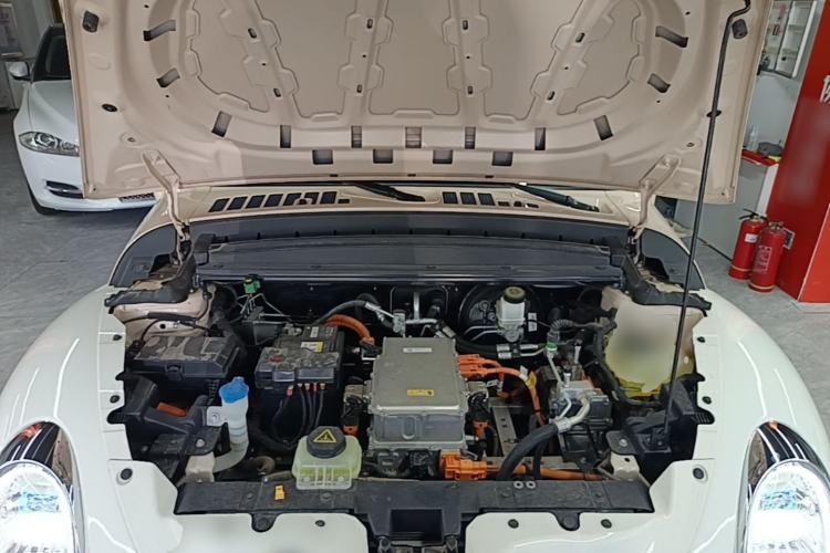 Used ORA Ballet Cat 2022 401 km Nutcracker Edition Engine Bay