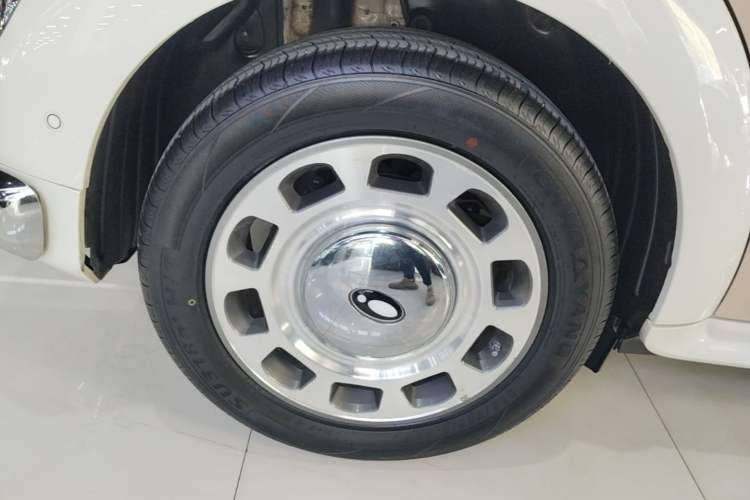 Used ORA Ballet Cat 2022 500 km Swan Lake Edition Exterior 5