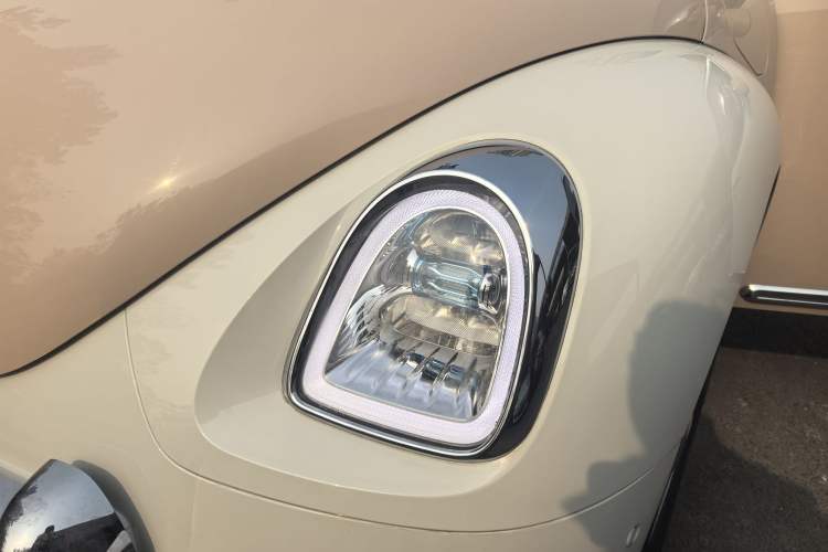 Used ORA Ballet Cat 2022 401 km Nutcracker Edition Left Front Headlight