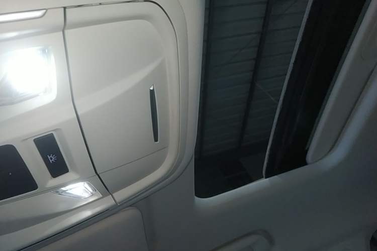 Used ORA Ballet Cat 2022 401 km Nutcracker Edition Headliner