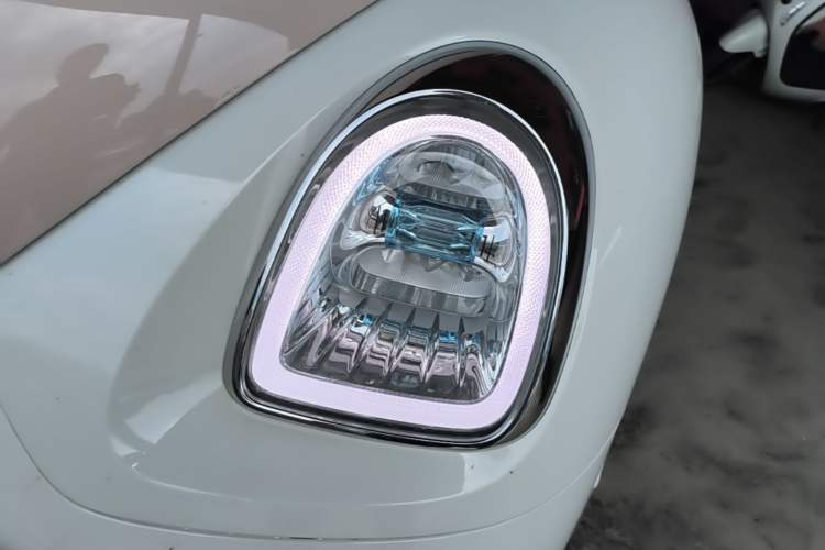 Used ORA Ballet Cat 2022 401 km Nutcracker Edition Left Front Headlight