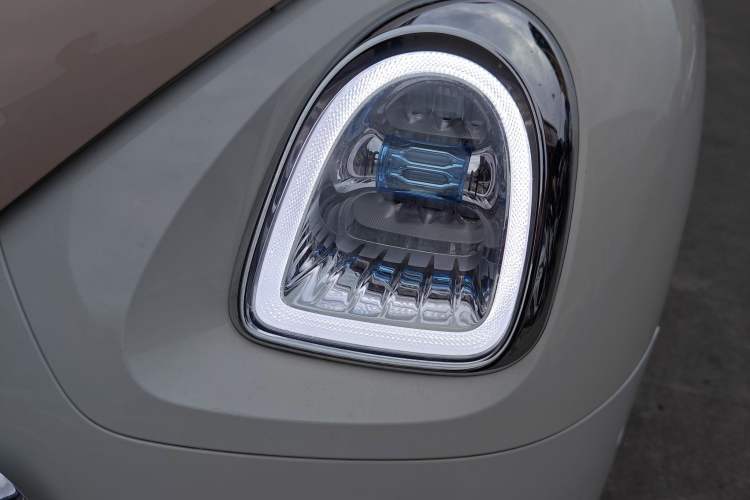 Used ORA Ballet Cat 2022 401 km Nutcracker Edition Left Front Headlight