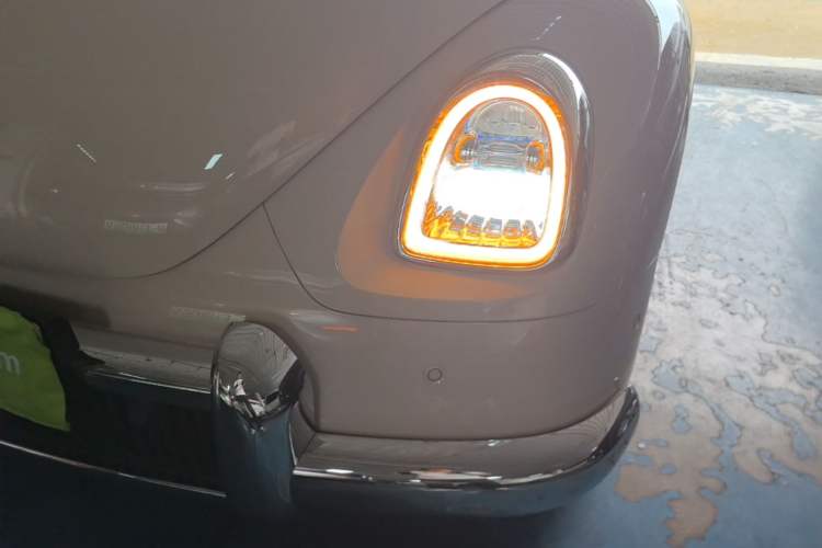 Used ORA Ballet Cat 2022 401 km Nutcracker Edition Left Front Headlight