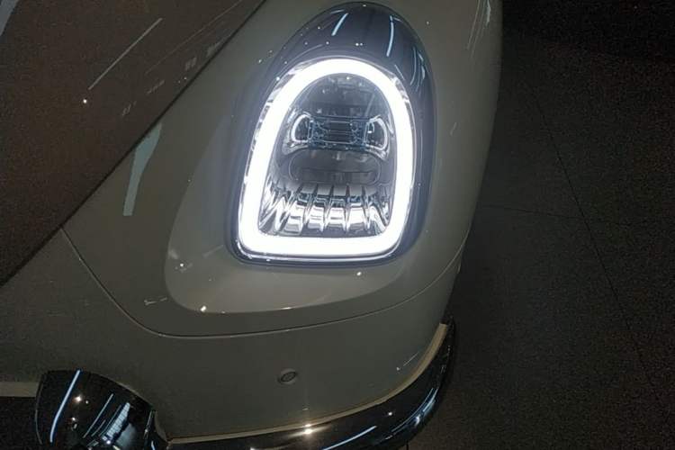 Used ORA Ballet Cat 2022 401 km Nutcracker Edition Left Front Headlight