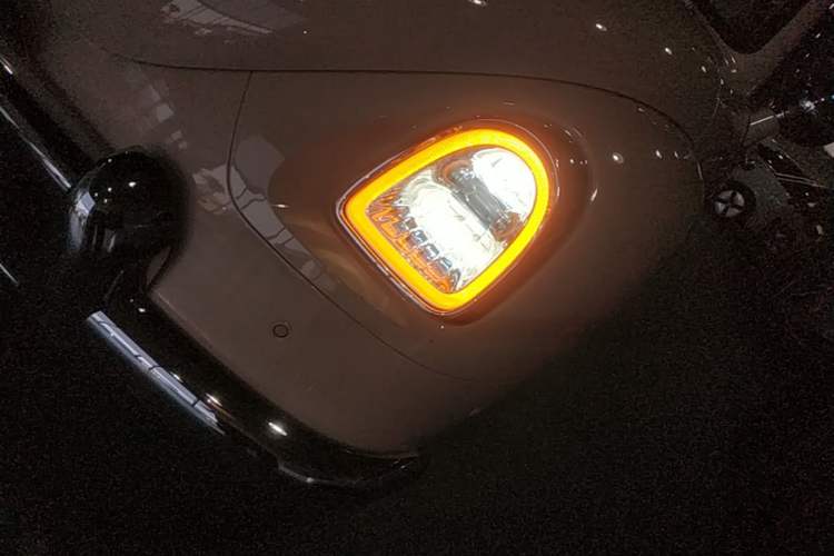 Used ORA Ballet Cat 2022 401 km Nutcracker Edition Left Front Headlight