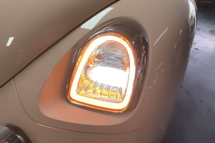 Used ORA Ballet Cat 2022 401 km Nutcracker Edition Left Front Headlight