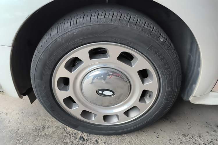 Used ORA Ballet Cat 2022 401 km Nutcracker Edition Left Front Wheel Hub