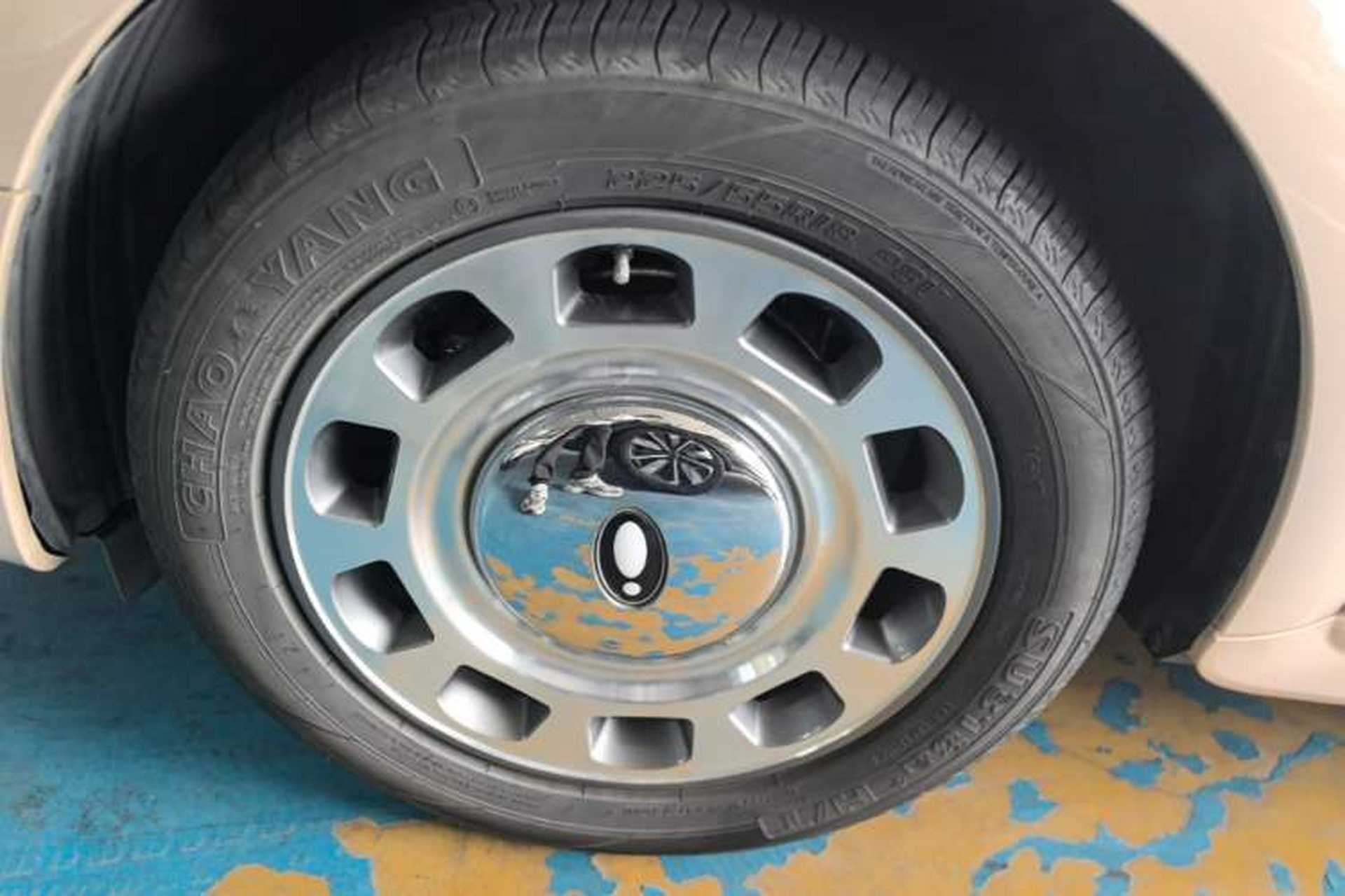 Used ORA Ballet Cat 2022 401 km Nutcracker Edition Left Front Wheel Hub