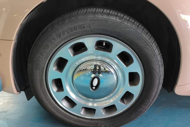 Used ORA Ballet Cat 2022 401 km Nutcracker Edition Left Front Wheel Hub