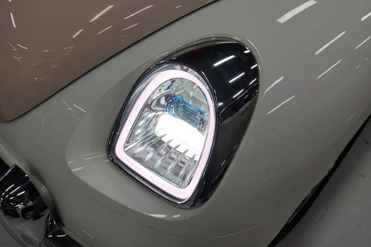 Used ORA Ballet Cat 2022 401 km Nutcracker Edition Left Front Headlight
