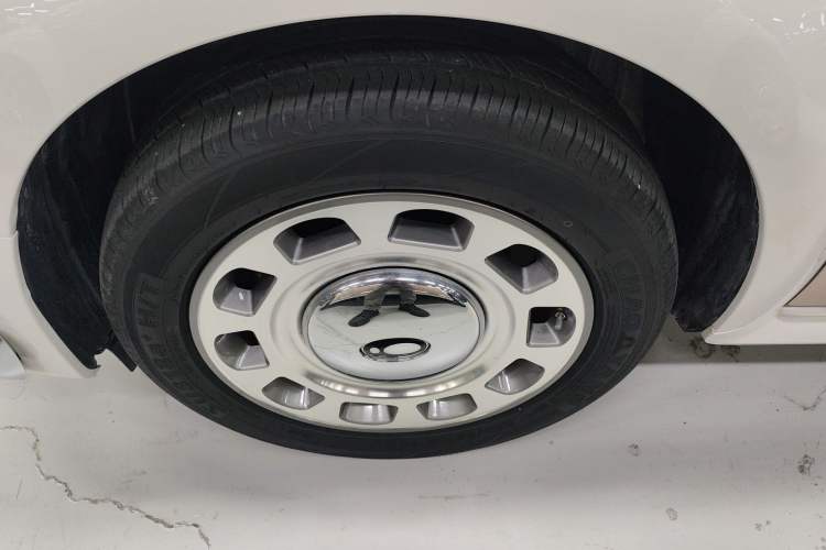 Used ORA Ballet Cat 2022 401 km Nutcracker Edition Left Front Wheel Hub