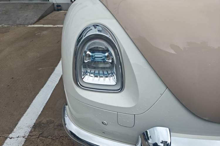 Used ORA Ballet Cat 2022 401 km Nutcracker Edition Right Front Headlight