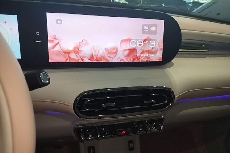 Used ORA Ballet Cat 2022 401 km Nutcracker Edition Audio And AC Panel