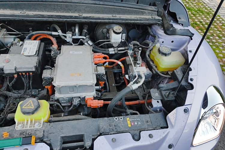 Used ORA Ballet Cat 2022 401 km Nutcracker Edition Engine Bay Left