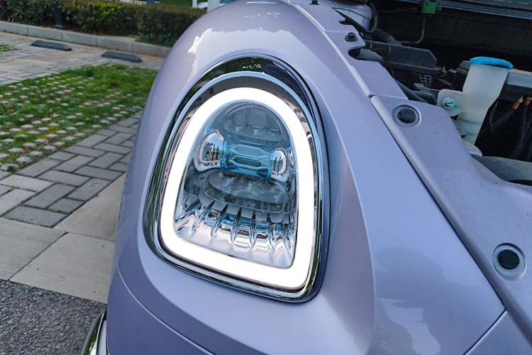 Used ORA Ballet Cat 2022 401 km Nutcracker Edition Right Front Headlight