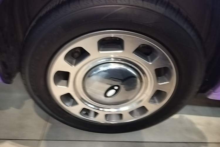 Used ORA Ballet Cat 2022 401 km Nutcracker Edition Right Rear Wheel Hub
