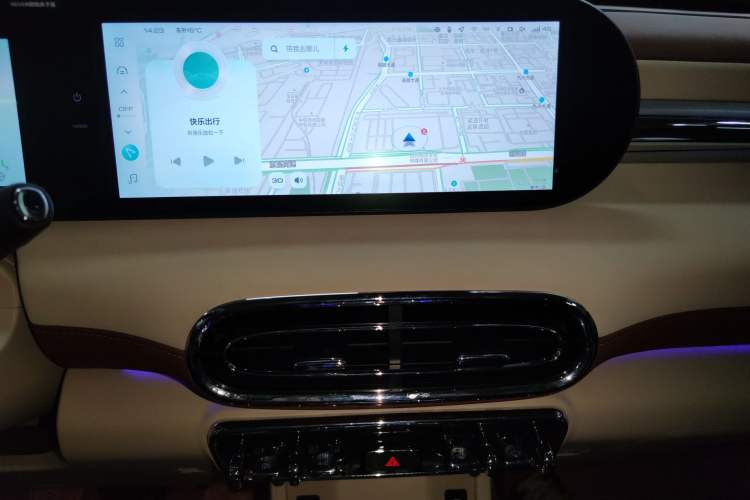 Used ORA Ballet Cat 2022 401 km Nutcracker Edition Audio And AC Panel