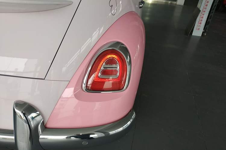 Used ORA Ballet Cat 2022 500 km Swan Lake Edition Exterior 4