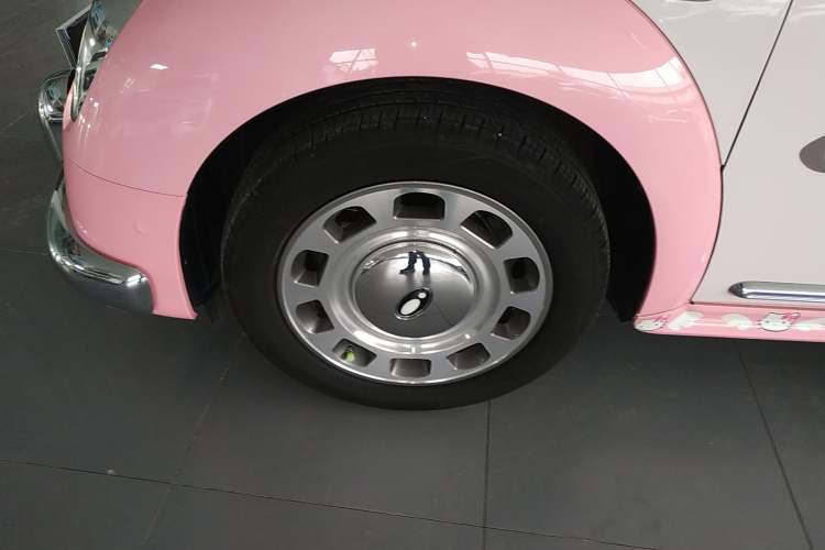 Used ORA Ballet Cat 2022 500 km Swan Lake Edition Exterior 5