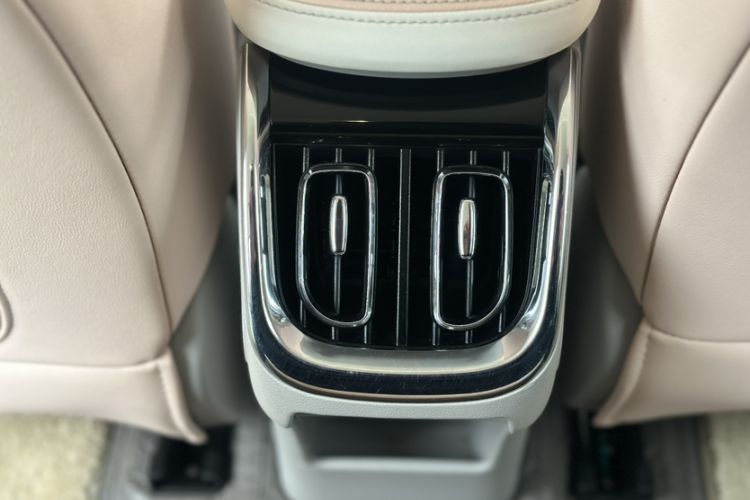 Used ORA Ballet Cat 2022 401 km Nutcracker Edition Interior 10