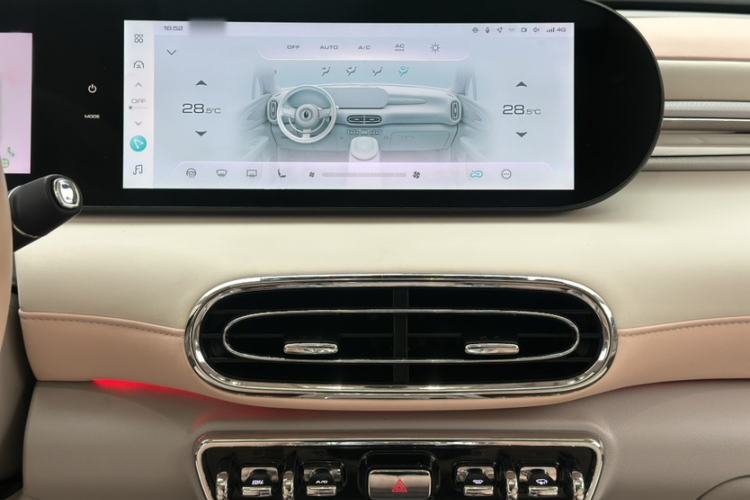 Used ORA Ballet Cat 2022 401 km Nutcracker Edition Interior 2