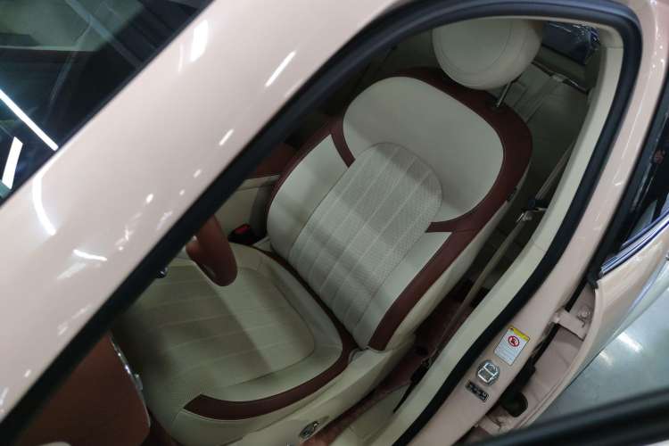 Used ORA Ballet Cat 2022 401 km Nutcracker Edition Left Front Seat