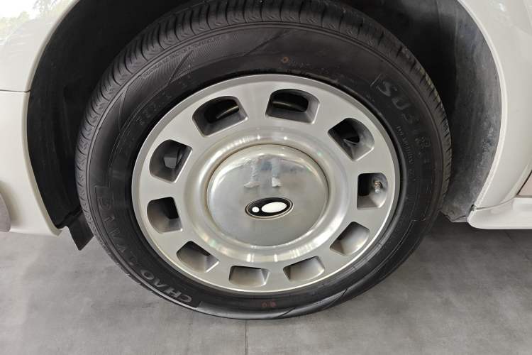 Used ORA Ballet Cat 2022 401 km Nutcracker Edition Left Front Wheel Hub