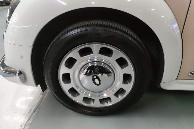 Used ORA Ballet Cat 2022 401 km Nutcracker Edition Left Front Wheel Hub