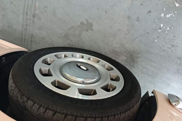 Used ORA Ballet Cat 2022 401 km Nutcracker Edition Left Front Wheel Hub