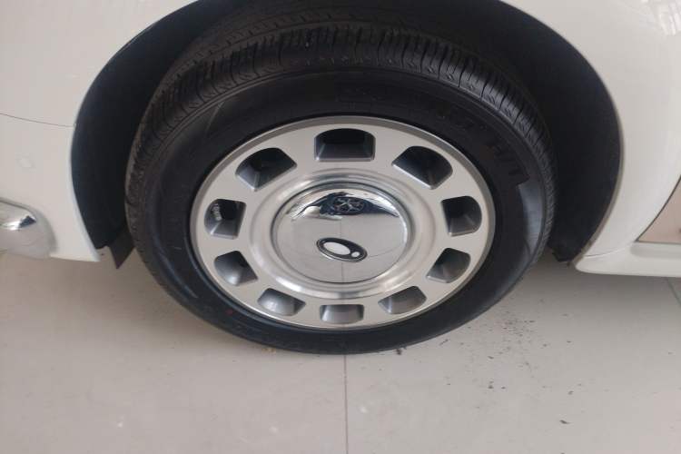 Used ORA Ballet Cat 2022 401 km Nutcracker Edition Left Front Wheel Hub