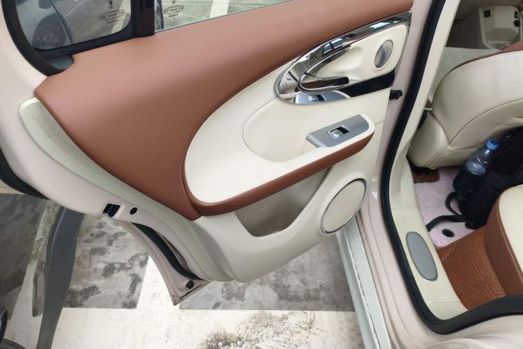 Used ORA Ballet Cat 2022 401 km Nutcracker Edition Left Rear Door Interior