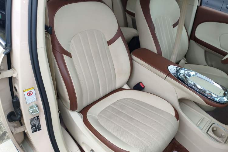 Used ORA Ballet Cat 2022 401 km Nutcracker Edition Right Front Seat