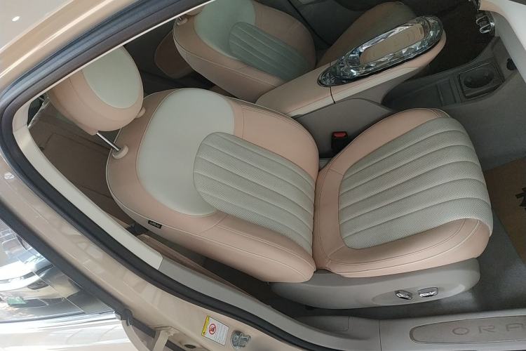 Used ORA Ballet Cat 2022 401 km Nutcracker Edition Right Front Seat