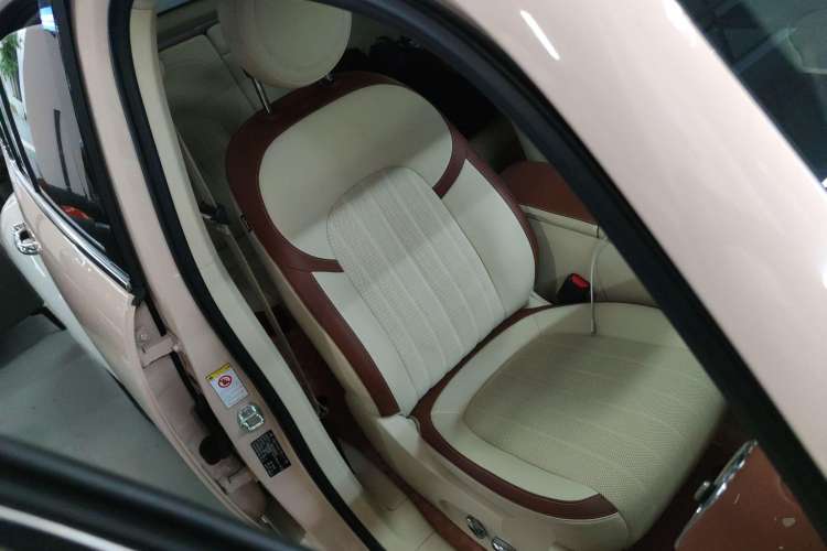 Used ORA Ballet Cat 2022 401 km Nutcracker Edition Right Front Seat