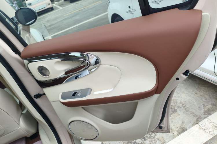 Used ORA Ballet Cat 2022 401 km Nutcracker Edition Right Rear Door Interior