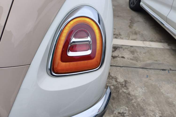 Used ORA Ballet Cat 2022 401 km Nutcracker Edition Right Rear Taillight