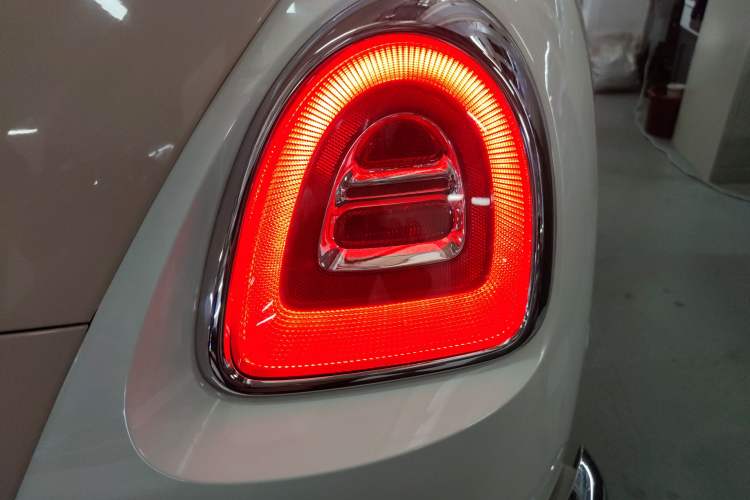 Used ORA Ballet Cat 2022 401 km Nutcracker Edition Right Rear Taillight