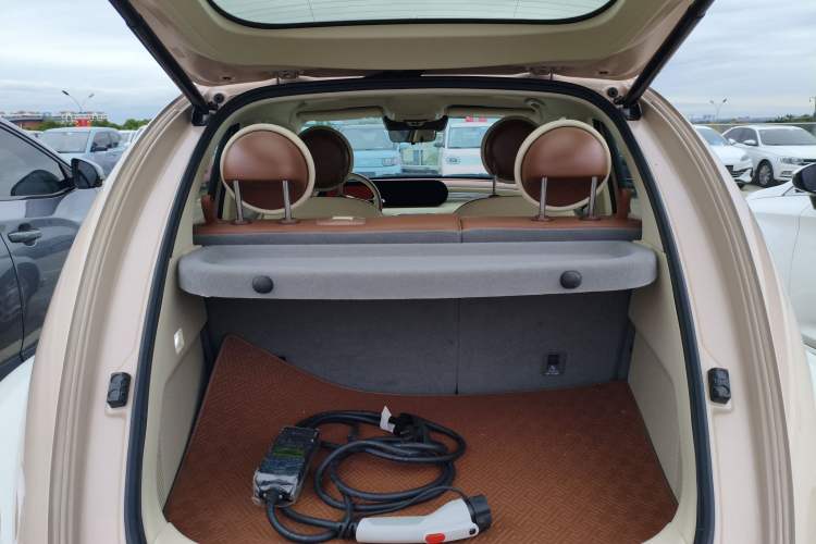 Used ORA Ballet Cat 2022 401 km Nutcracker Edition Trunk