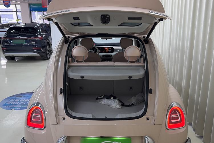 Used ORA Ballet Cat 2022 500 km Swan Lake Edition Trunk